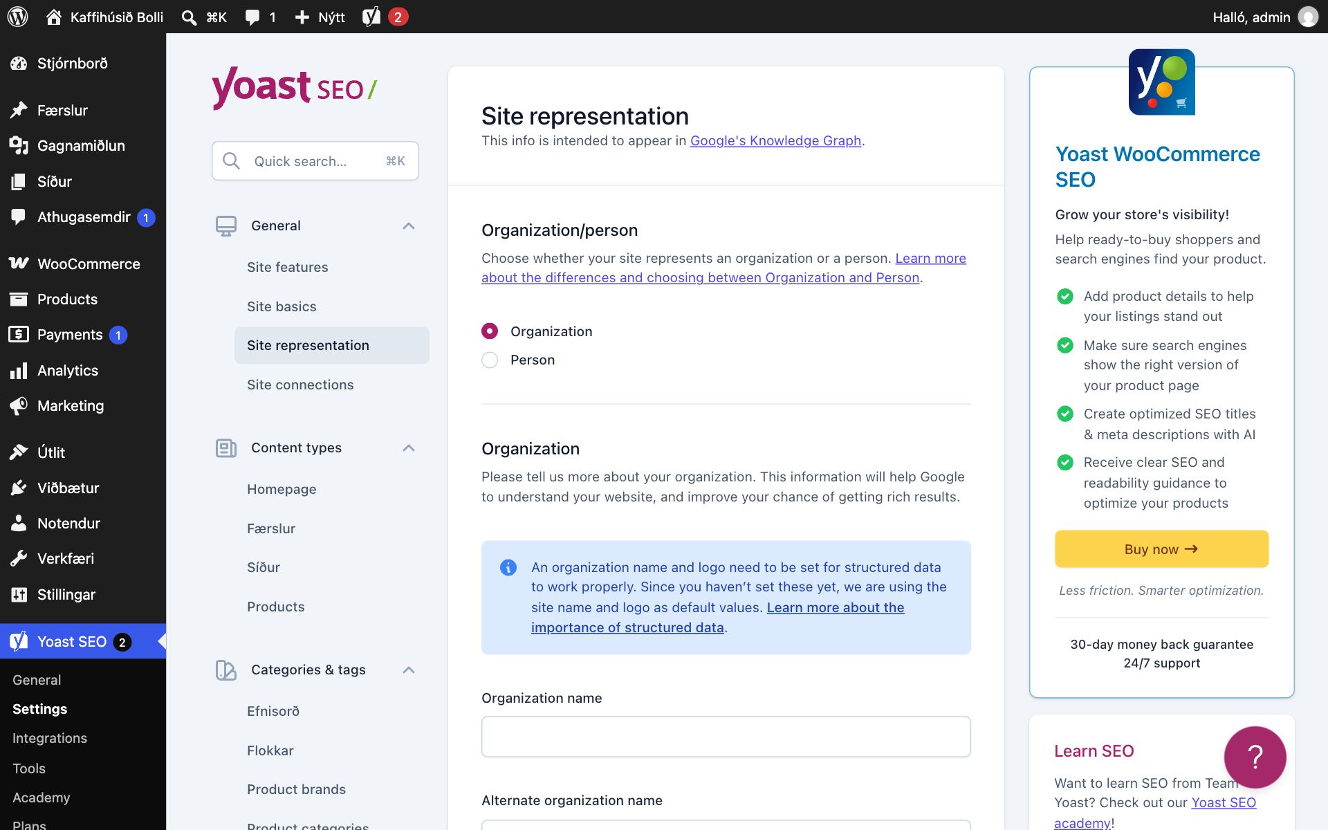 Síðan Site representation í Yoast SEO. Valið er Organization, og fyrir neðan eru reitir fyrir Organization name og Alternate organization name.